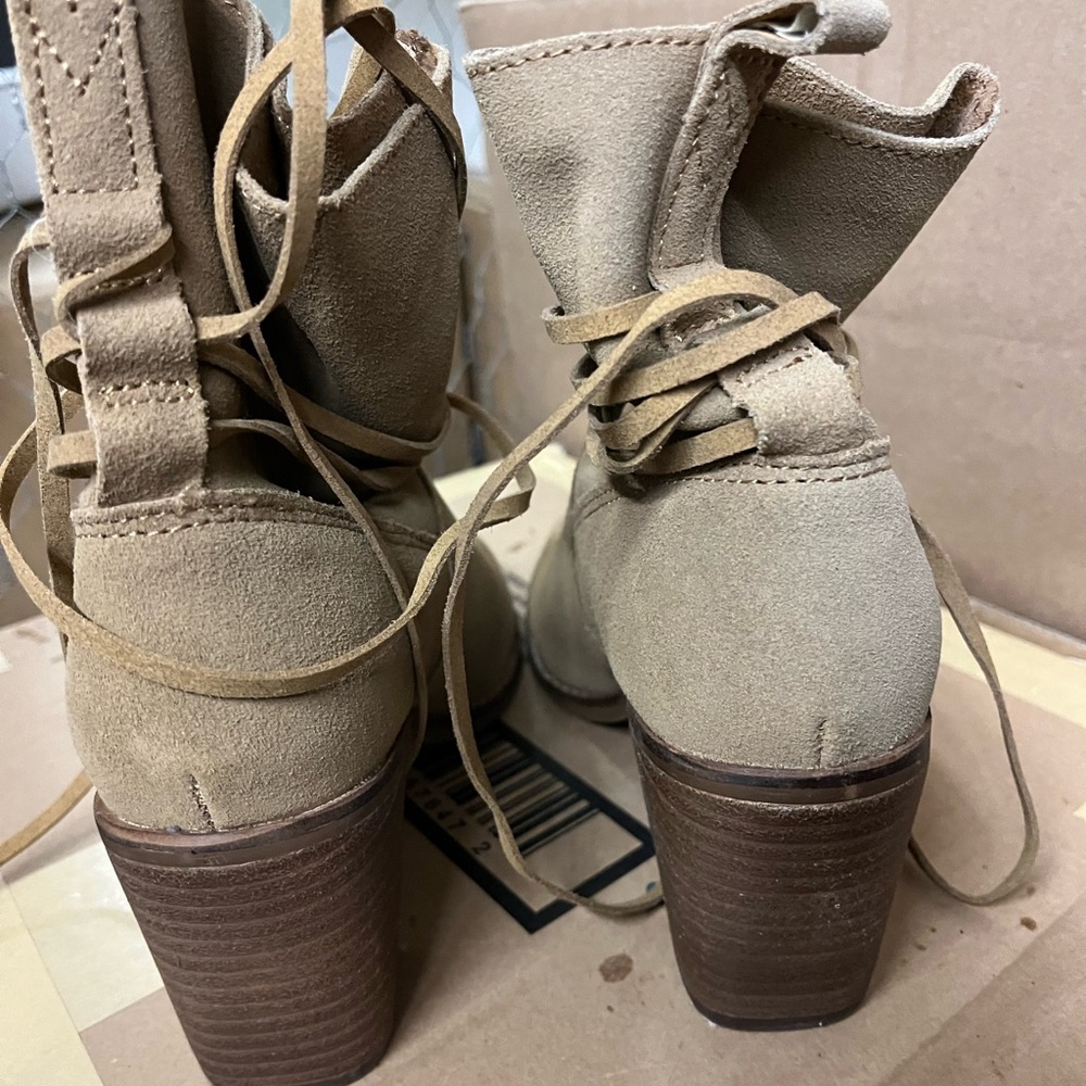 Toms Suede Ankle Boots like new